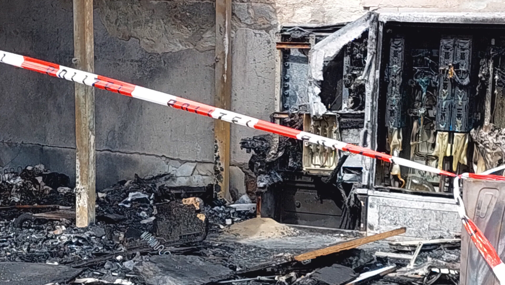 Brandschaden Am Markt Stromkasten in Forst Lausitz