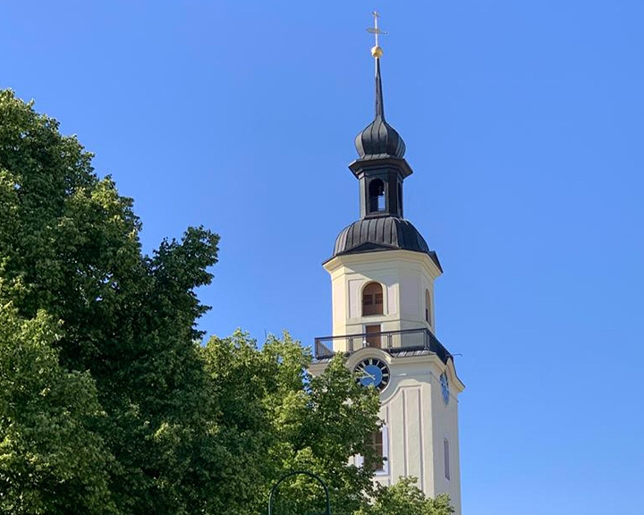 Stadtkirche in der Stadtmitte von Forst Lausitz mitten im Stadtkern Marktplatz Nikolaikirche