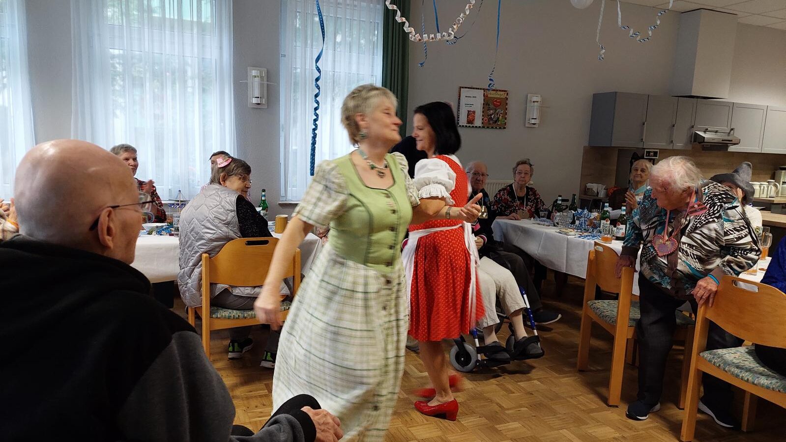 O’zapft is! Oktoberfest-Stimmung in der Tagespflege Spätherbst