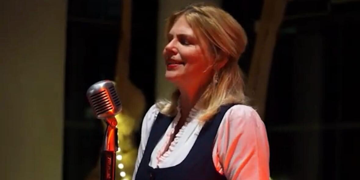 Walzerseligkeit in Forst: „Stolz trifft Strauß“ begeistert Publikum