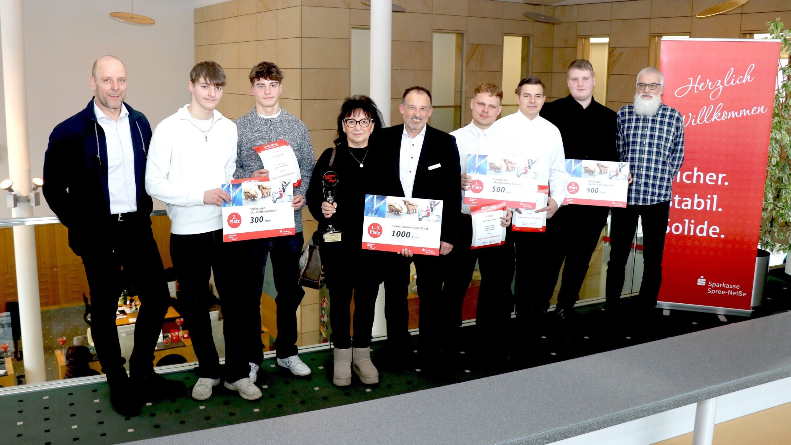 Planspiel Börse 2025: Forster Schüler holen Dreifachsieg